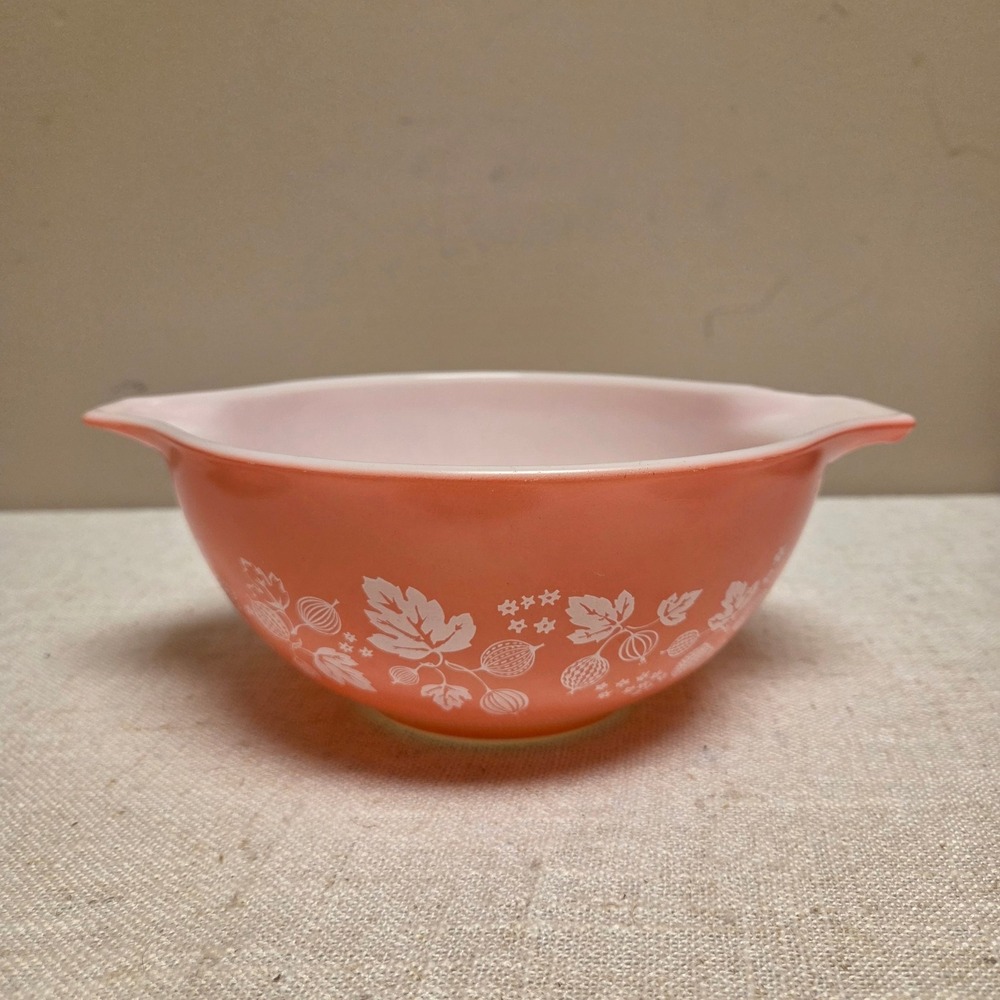 Vintage Pyrex‎ Pink Gooseberry Cinderella Mixing Bowl 442